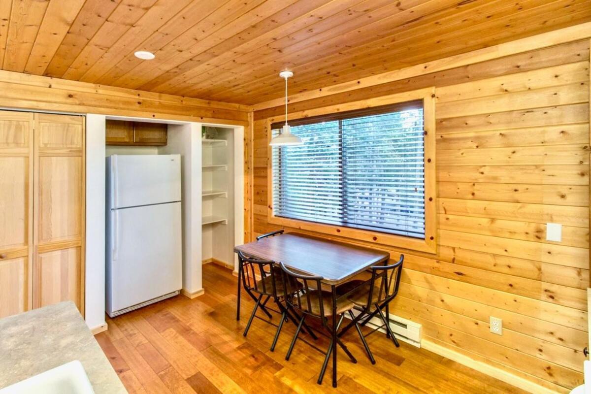 Lovely Log Cabin With Fire Pit! Duck Creek Village 外观 照片